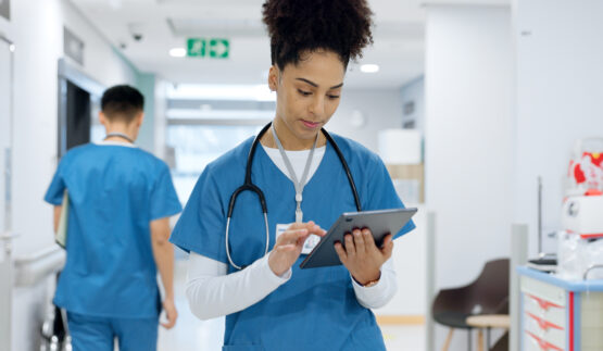Clinician responding to medical device alarms